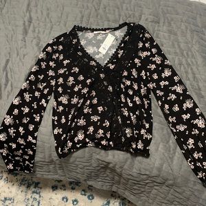 Medium floral Francescas V neck